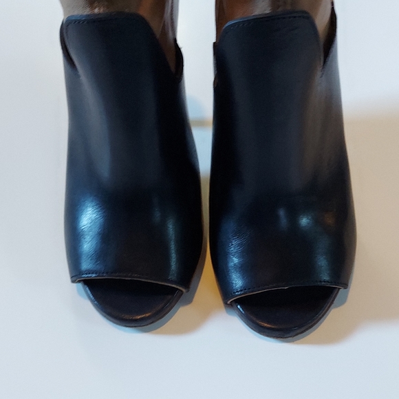 Maison Margiela High Heel Color Blocked Leather Ankle Booties - Picture 3 of 11